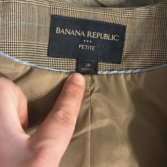Banana Republic suit. Size 2 too and size 6 skirt. GUC - Picture 5 of 8